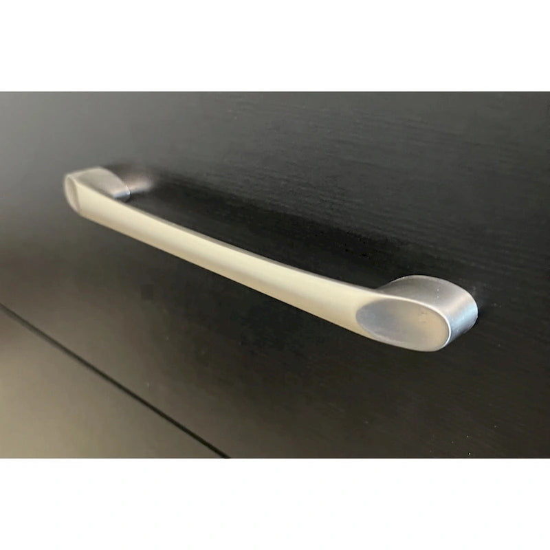 Commode verticale à 5 tiroirs Chêne noueux / Blanc / Noir avec poignées en nickel brossé et assemblage sans outils