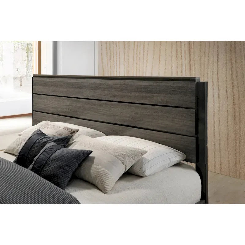 Ensemble de chambre à coucher 3 pièces Ioana gris antique en bois, lit à panneaux et deux tables de chevet