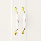 47.2W Armoire à trois portes, deux tringles et poignées florales