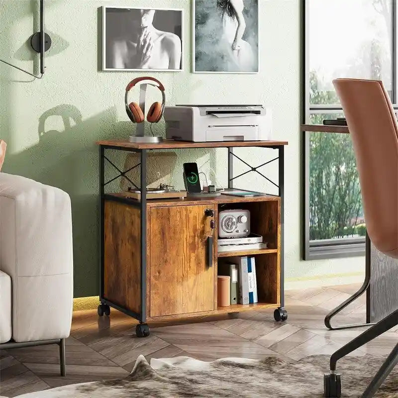 Classeur mobile en bois d'ingénierie blanc/marron et acier avec station de charge 4 prises, porte verrouillable et 4 roulettes pivotantes